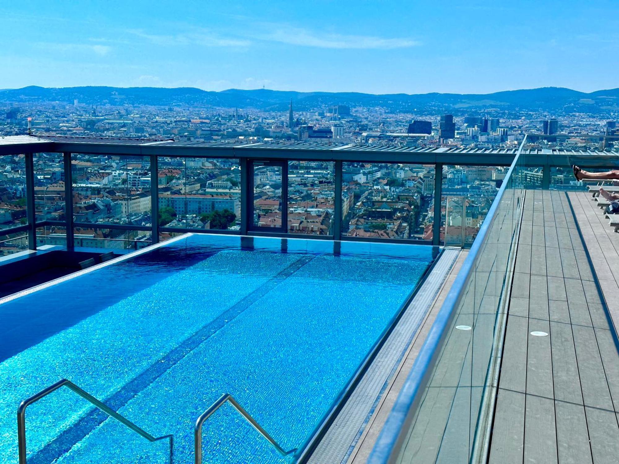 Panorama Sky Apartment I Rooftop Pool I Metro Station Vídeň Exteriér fotografie